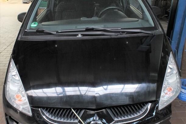 Foto: MOTORHAUBE eines Mitsubishi Colt CZ3 1.1