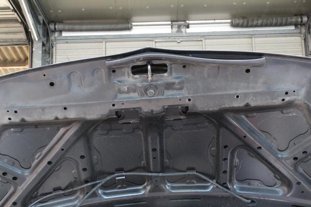 Foto: MOTORHAUBE eines Mitsubishi Colt CZ3 1.1
