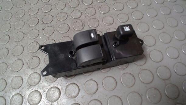 Foto: FENSTERHEBERSCHALTER eines Mitsubishi Colt CZ3 1.1