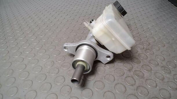 Foto: HAUPTBREMSZYLINDER eines Mitsubishi Colt CZ3 1.1