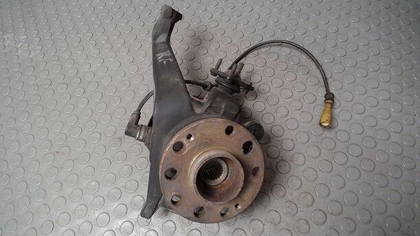 Foto: ACHSSCHENKEL VORN RECHTS ( ABS/ 5-LOCH ) eines Renault R 25 V6 Injection
