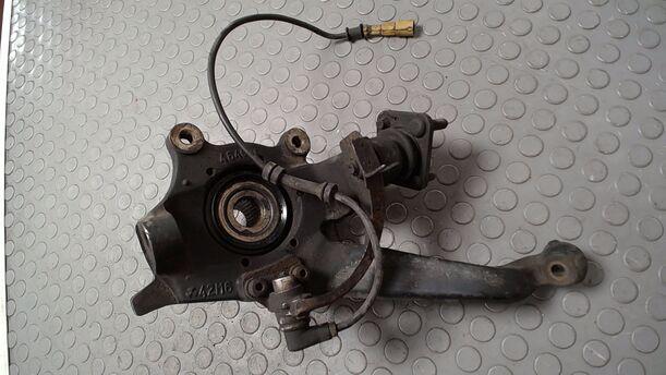 Foto: ACHSSCHENKEL VORN RECHTS ( ABS/ 5-LOCH ) eines Renault R 25 V6 Injection