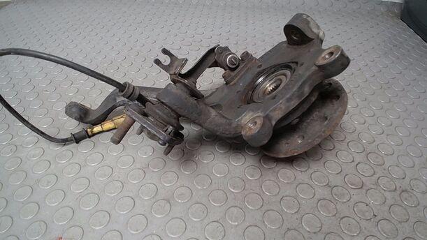 Foto: ACHSSCHENKEL VORN RECHTS ( ABS/ 5-LOCH ) eines Renault R 25 V6 Injection