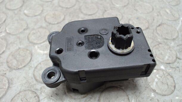 Foto: STELLMOTOR HEIZUNG eines Ford Galaxy 2.0 TDCi DPF TX
