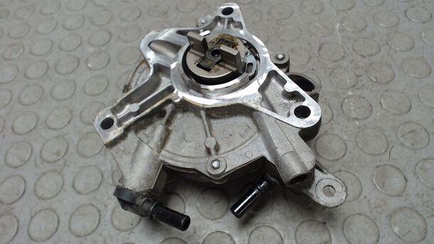 Foto: VAKUUMPUMPE eines Ford Galaxy 2.0 TDCi DPF LS