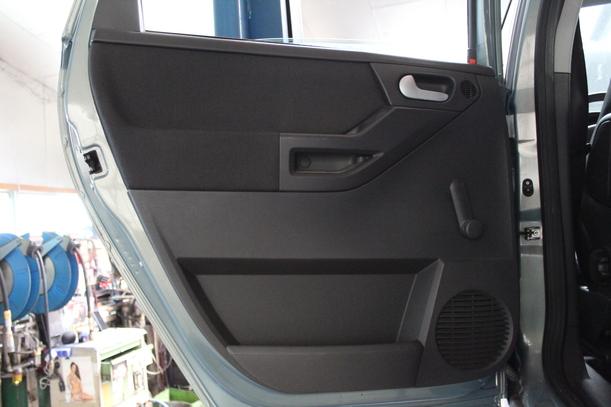 Foto: TÜR HINTEN LINKS eines Opel Meriva 1.4 GL 1,8 E