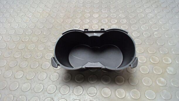 Foto: BECHERHALTER eines Ford Galaxy 2.0 TDCi DPF GL 1,8 E