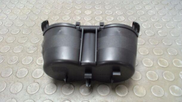 Foto: BECHERHALTER eines Ford Galaxy 2.0 TDCi DPF GL 1,8 E