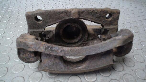 Foto: BREMSSATTEL VORN RECHTS eines Citroen C1 1.0 GL 1,8 E