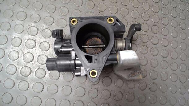 Foto: DROSSELKLAPPENSTUTZEN eines Citroen C1 1.0 GL 1,8 E