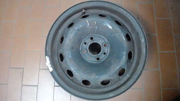 Foto: STAHLFELGE 6,5X15 ET43 eines Fiat Stilo 1.2 16V GL 1,8 E