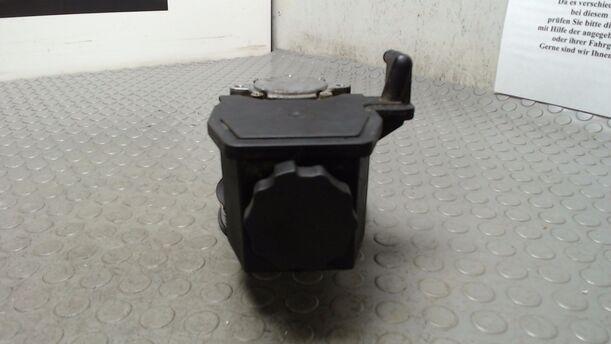 Foto: PUMPE SERVOLENKUNG / SERVOPUMPE eines Mercedes-Benz C 180 Sportcoupe CL Plus