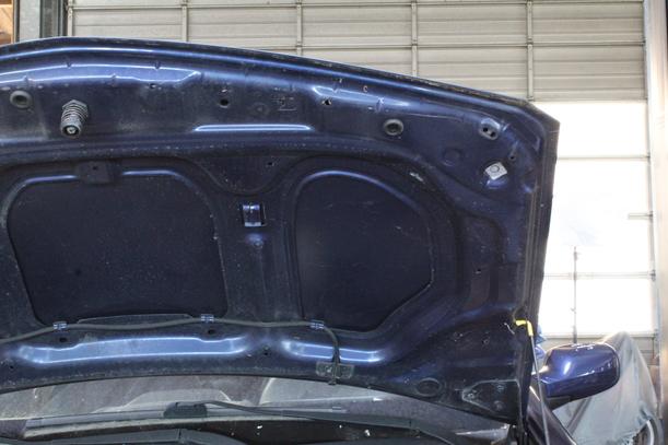 Foto: MOTORHAUBE eines Renault Megane 1.6