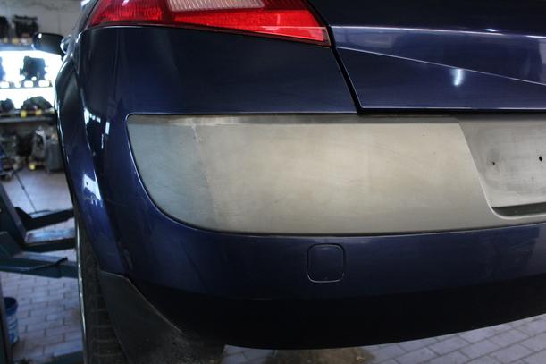 Foto: STOSSFÄNGER / STOßSTANGE HINTEN eines Renault Megane 1.6