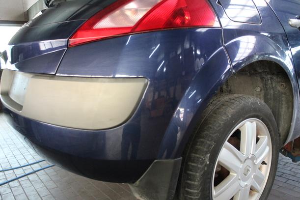 Foto: STOSSFÄNGER / STOßSTANGE HINTEN eines Renault Megane 1.6