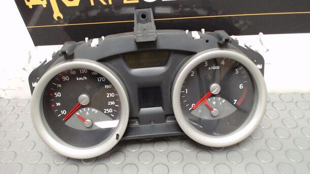 Foto: TACHOEINHEIT / KOMBIINSTRUMENT eines Renault Megane 1.6 I-WAY +