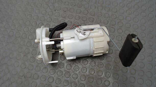 Foto: KRAFTSTOFFPUMPE eines Renault Megane 1.6 CL