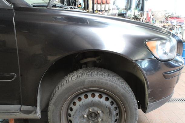 Foto: KOTFLÜGEL VORN RECHTS eines Volvo S40 2.4