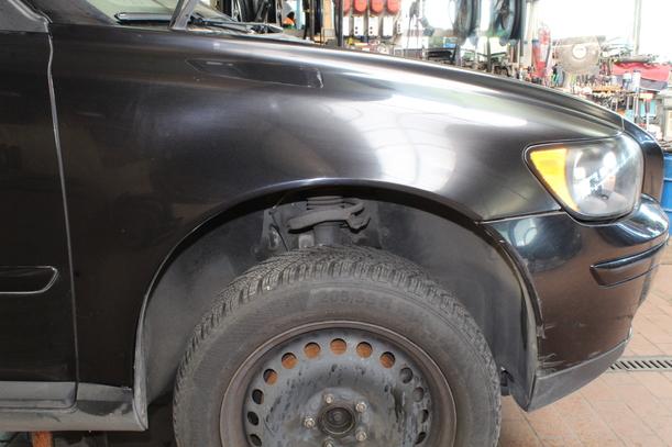 Foto: KOTFLÜGEL VORN RECHTS eines Volvo S40 2.4