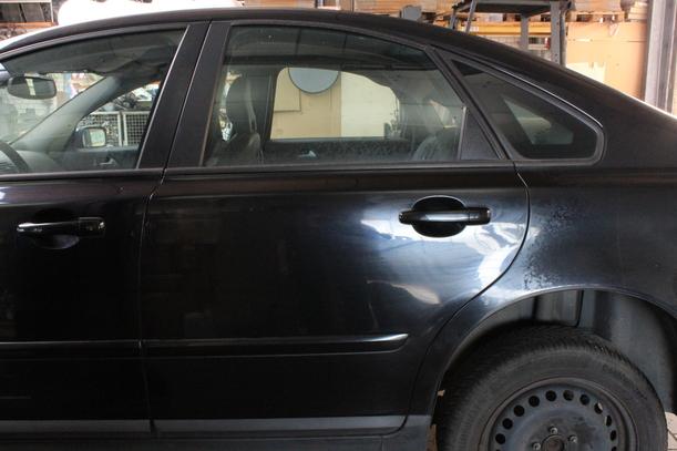 Foto: TÜR HINTEN LINKS eines Volvo S40 2.4