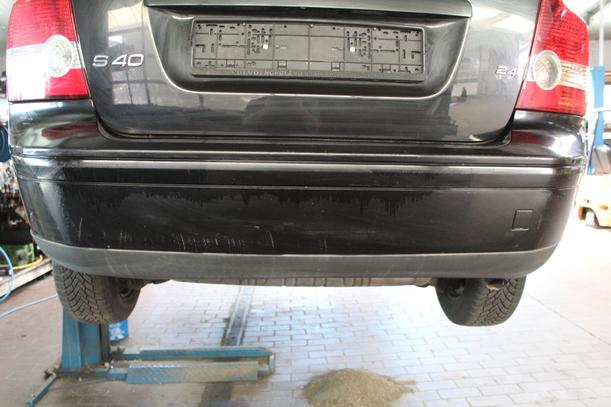 Foto: STOSSFÄNGER / STOßSTANGE HINTEN eines Volvo S40 2.4