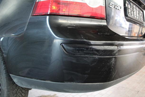 Foto: STOSSFÄNGER / STOßSTANGE HINTEN eines Volvo S40 2.4