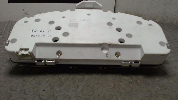 Foto: TACHOEINHEIT / KOMBIINSTRUMENT eines Volvo S40 2.4