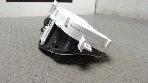 Foto: TACHOEINHEIT / KOMBIINSTRUMENT eines Volvo S40 2.4