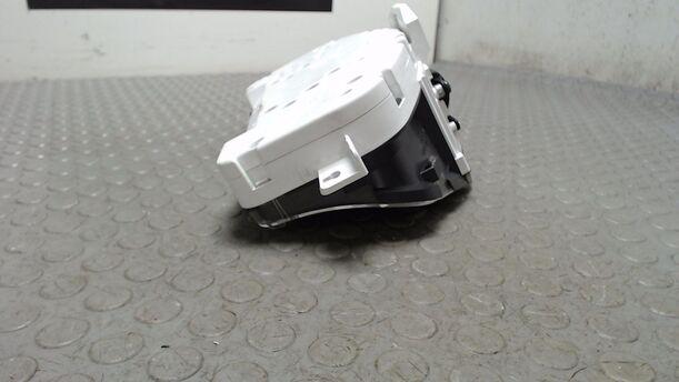Foto: TACHOEINHEIT / KOMBIINSTRUMENT eines Volvo S40 2.4