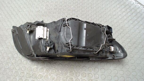 Foto: SCHEINWERFER LINKS eines Volvo S40 2.4