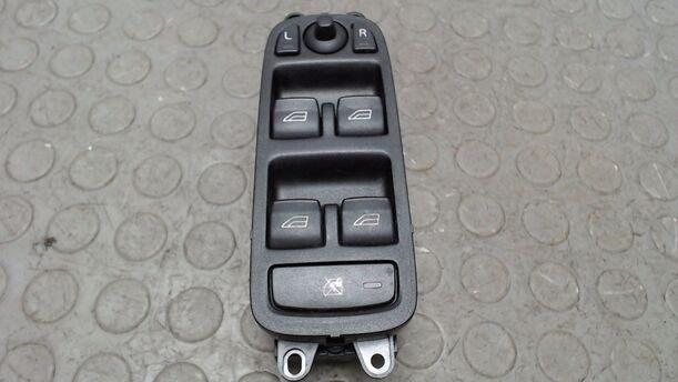 Foto: FENSTERHEBERSCHALTER VORN LINKS eines Volvo S40 2.4