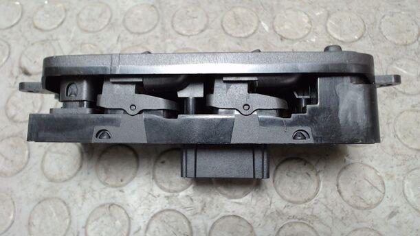 Foto: FENSTERHEBERSCHALTER VORN LINKS eines Volvo S40 2.4