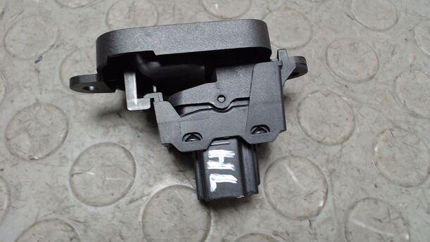 Foto: FENSTERHEBERSCHALTER HINTEN LINKS eines Volvo S40 2.4