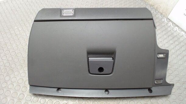 Foto: HANDSCHUHFACH eines Volvo S40 2.4 GLX