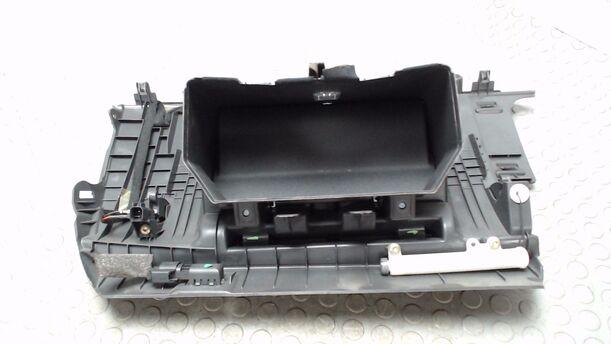 Foto: HANDSCHUHFACH eines Volvo S40 2.4 GLX