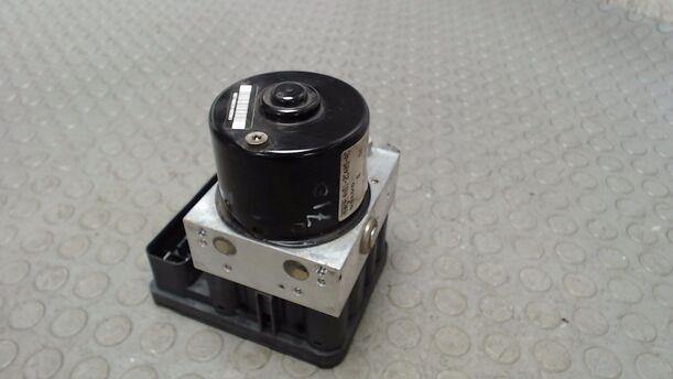 Foto: HAUPTBREMSAGGREGAT ABS eines Volvo S40 2.4 GLX