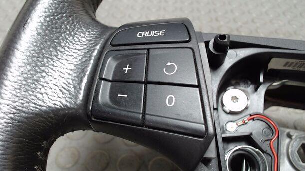 Foto: LEDERLENKRAD ( OHNE AIRBAG ) eines Volvo S40 2.4 GLX