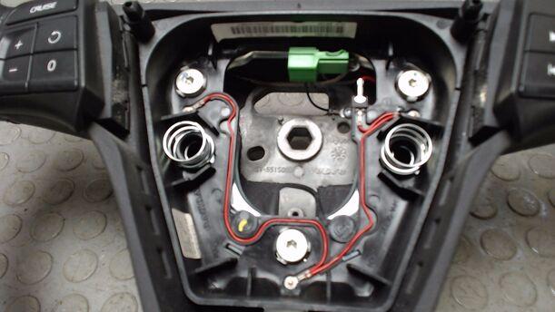 Foto: LEDERLENKRAD ( OHNE AIRBAG ) eines Volvo S40 2.4 GLX
