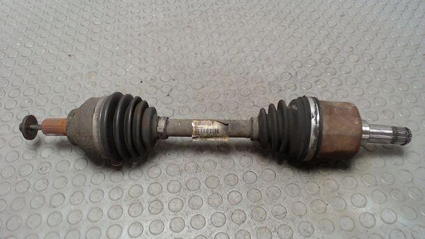 Foto: ANTRIEBSWELLE VORN LINKS eines Volvo S40 2.4