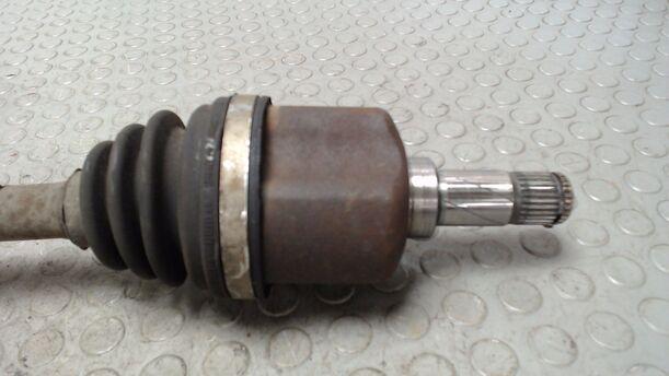 Foto: ANTRIEBSWELLE VORN LINKS eines Volvo S40 2.4