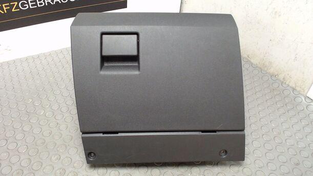 Foto: HANDSCHUHFACH eines Opel Meriva 1.4