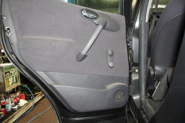 Foto: TÜR HINTEN LINKS (kurz) eines Mercedes-Benz A 160 CDI CD Diamant
