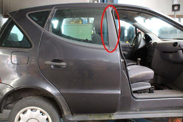 Foto: TÜR HINTEN RECHTS (kurz) eines Mercedes-Benz A 160 CDI CD Diamant