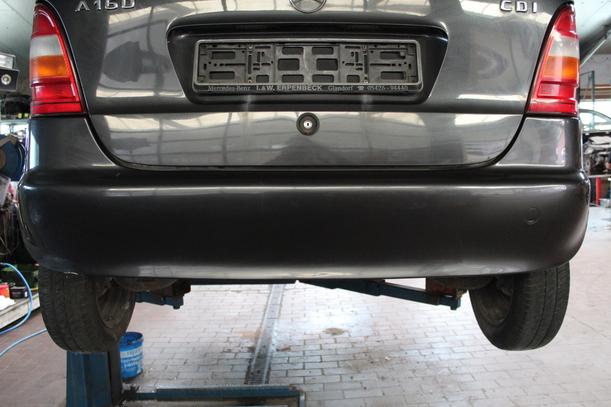Foto: STOSSFÄNGER / STOSSSTANGE HINTEN eines Mercedes-Benz A 160 CDI CD Diamant