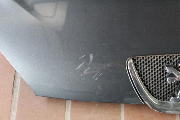 Foto: MOTORHAUBE eines Peugeot 107 70 CD Diamant