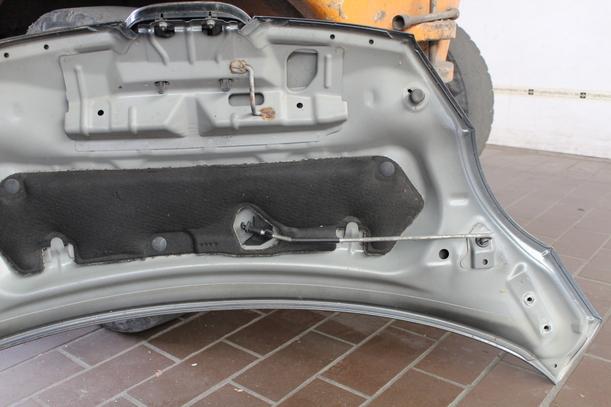 Foto: MOTORHAUBE eines Peugeot 107 70 CD Diamant
