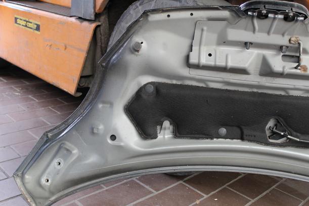 Foto: MOTORHAUBE eines Peugeot 107 70 CD Diamant