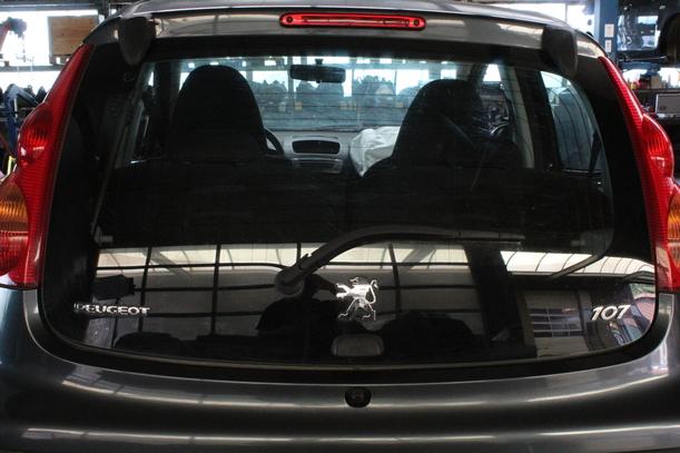 Foto: HECKSCHEIBE eines Peugeot 107 70 CD Diamant