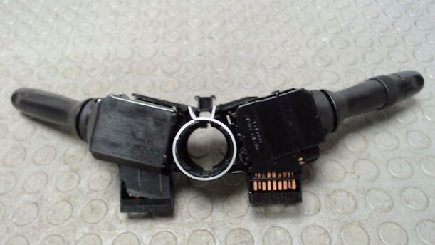 Foto: BLINKER / KOMBISCHALTER eines Peugeot 107 70 CD Diamant