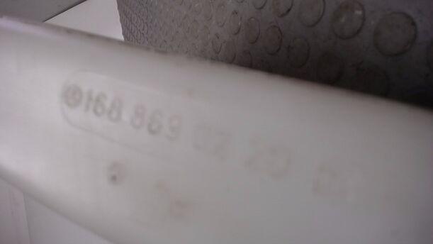 Foto: SCHEIBENWASCHBEHÄLTER eines Mercedes-Benz A 160 CDI CD Diamant